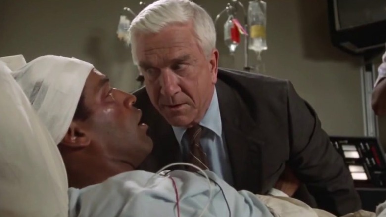 Frank Drebin vorbind cu Nordberg în spital