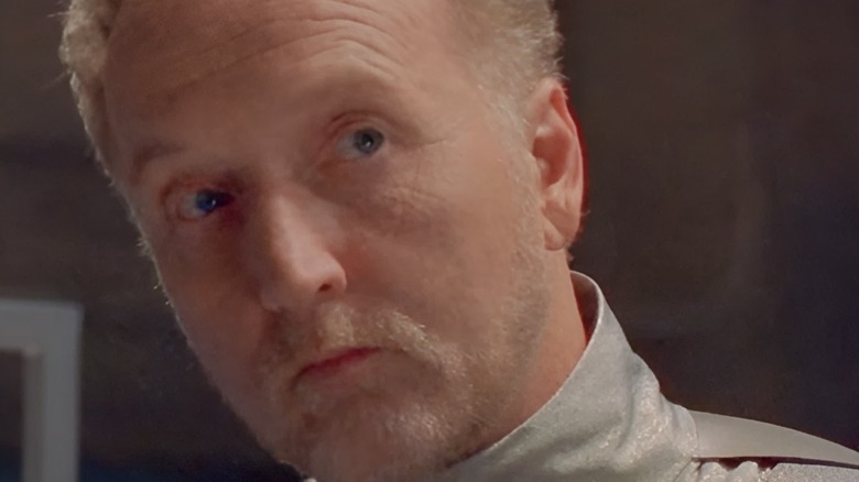 OMOC-ul lui Bell pare sceptic pe tot parcursul Enigma în Stargate SG-1