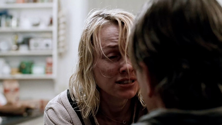 Anna Plângând și Haggard, privindu -l pe George în jocuri amuzante