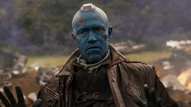 Yondu Udonta al lui Michael Rooker se află într -un câmp în Guardians of the Galaxy
