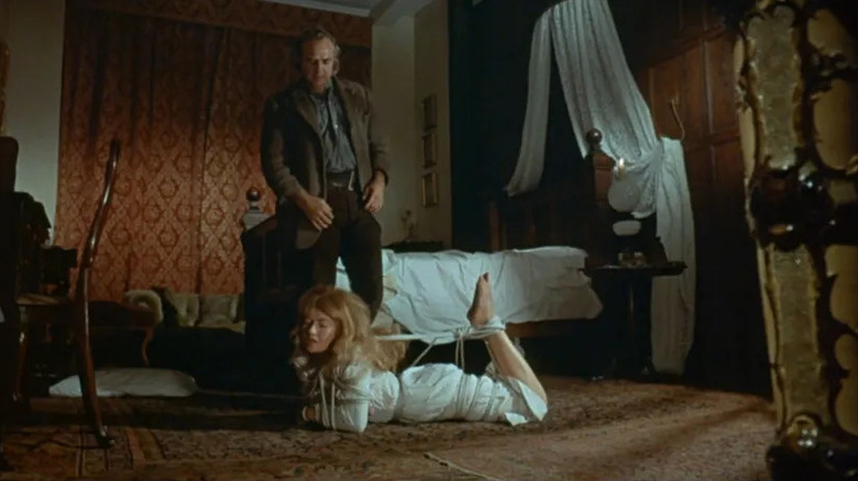 Quint și domnișoara Jessel încearcă niște shibari în noaptea de noapte