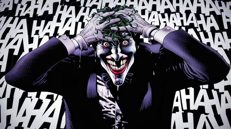 Jokerul zâmbește în timp ce își apucă propriul păr în arta de glumă a lui Brian Bolland