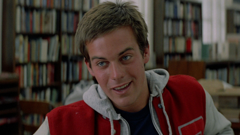 John Stockwell ca Dennis arătând cocoșat în Christine