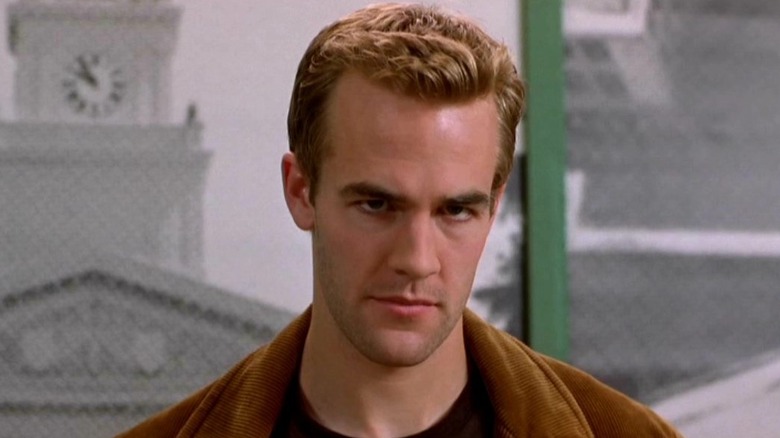 James van der Beek în rolul lui Sean Bateman, cu un scowl pe față în regulile atracției