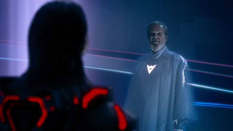 Ares (Jared Leto) Întâlnirea lui Kevin Flynn (Jeff Bridges) în Tron: Ares