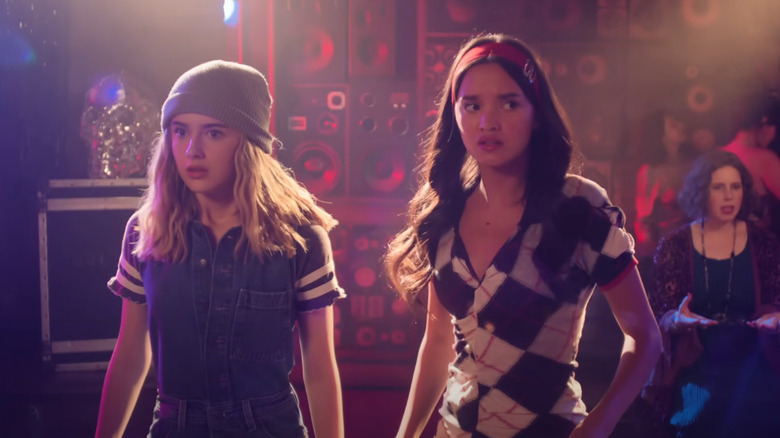 Harper (Julia Butters) și Lily (Sophia Hammons), în timp ce sunt pe cale să fie schimbați de corp la un club din Freakier Friday