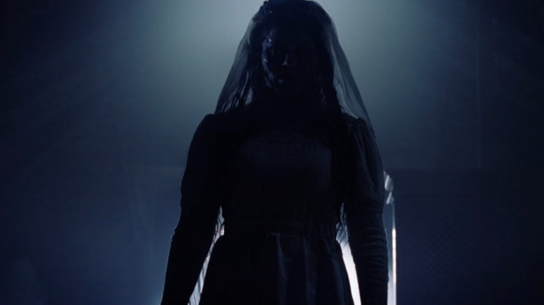 La Llorona (Marisol Ramirez) învăluit în întuneric în blestemul La Llorona