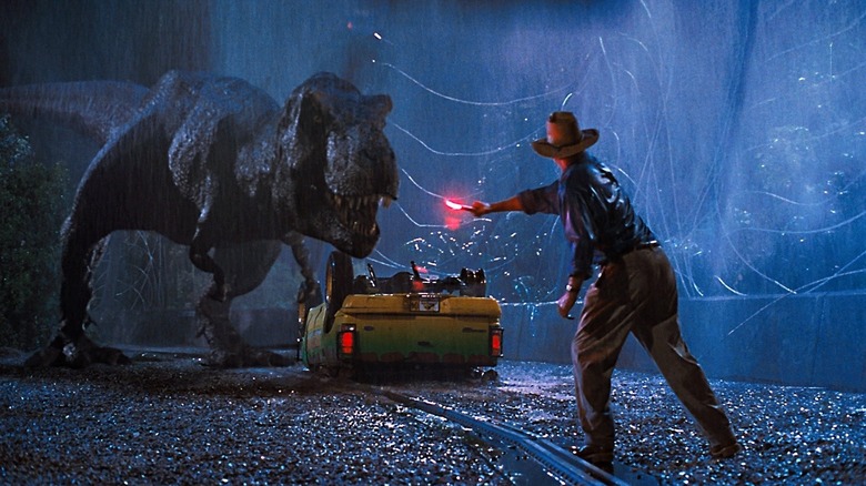Alan Grant fluturând o flacără la T-Rex din Jurassic Park