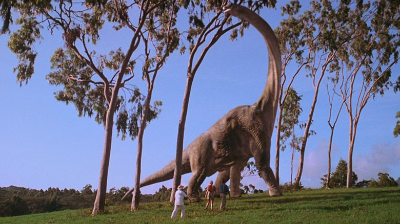Brachiosaurus mâncând din copac din Jurassic Park