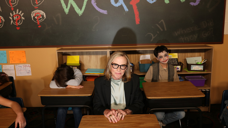 Amy Madigan participă la premiera mondială a armelor din Los Angeles.