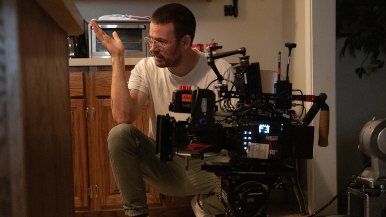 Zach Cregger stătea lângă o cameră într -un kitchn
