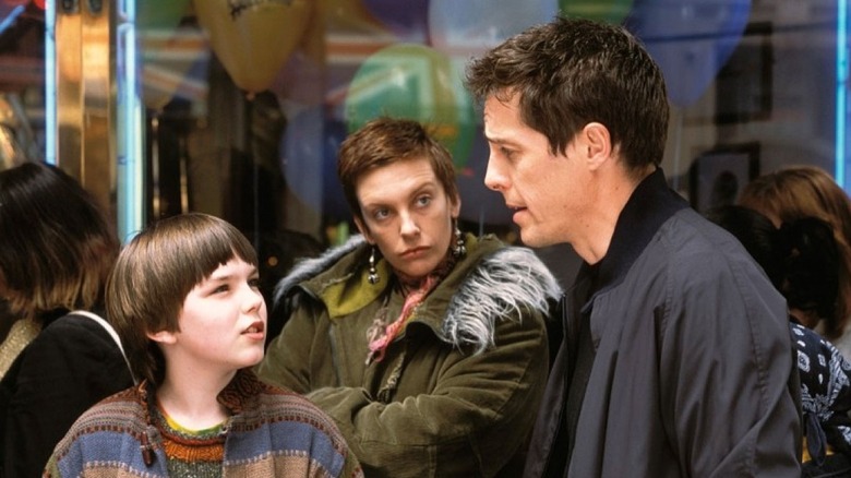 Nicholas Hoult cu Toni Colette și Hugh Grant în despre un băiat