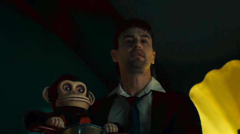 Bill care deține maimuța în maimuță