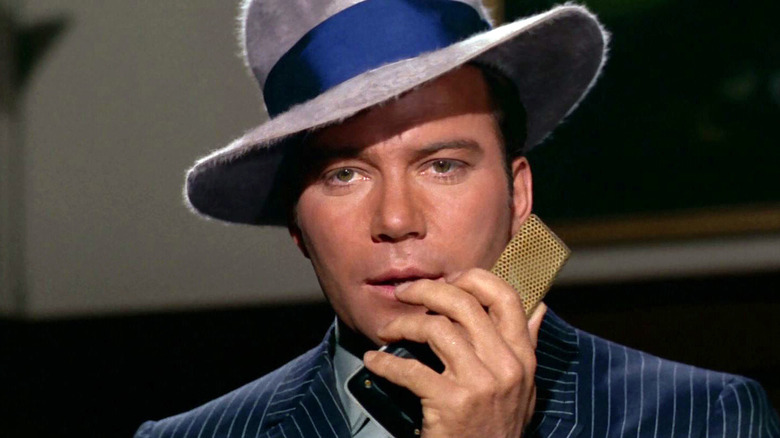 Căpitanul Kirk s -a îmbrăcat ca un gangster în Star Trek: seria originală