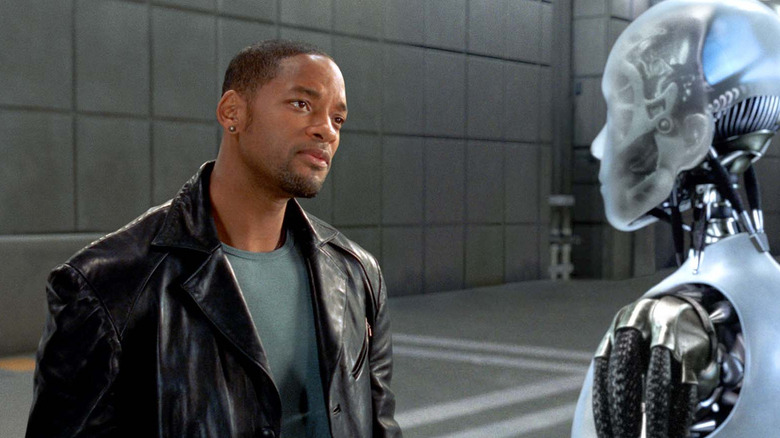 Detectivul Del Spooner (Will Smith) se confruntă cu unul dintre numeroșii auto din I, robot