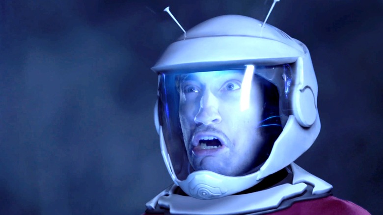 Woody Gavin Free arată ciudat de ceva offscreen în echipa Lazer