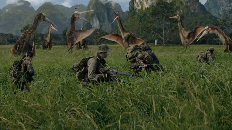 Pterodactilii care atacă solidele în domeniu în războiul primitiv