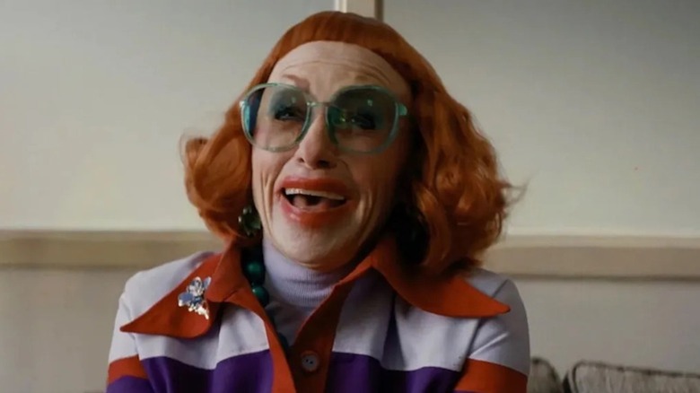 Amy Madigan îngrozește ca mătușa Gladys în arme