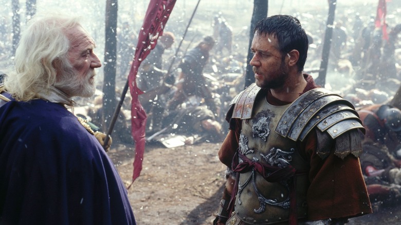 Marcus Aurelius (Richard Harris) vorbește cu Maximus (Russell Crowe) după bătălia în zăpadă în Gladiator