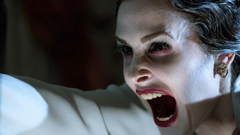 O femeie fantomă care țipă în Insidious: Capitolul 2