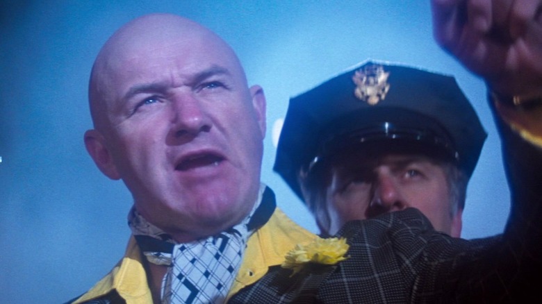 Lex Luthor (Gene Hackman) este luat în arest în 