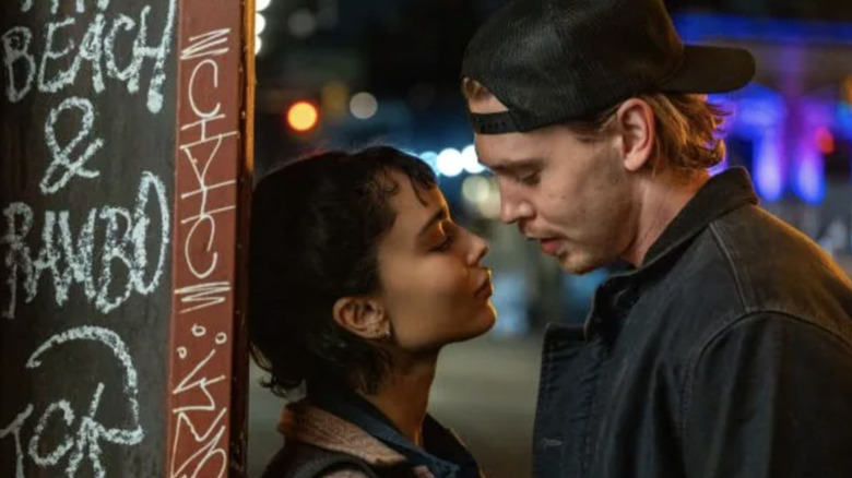 Yvonne și Hank au un moment intim în furtul prins