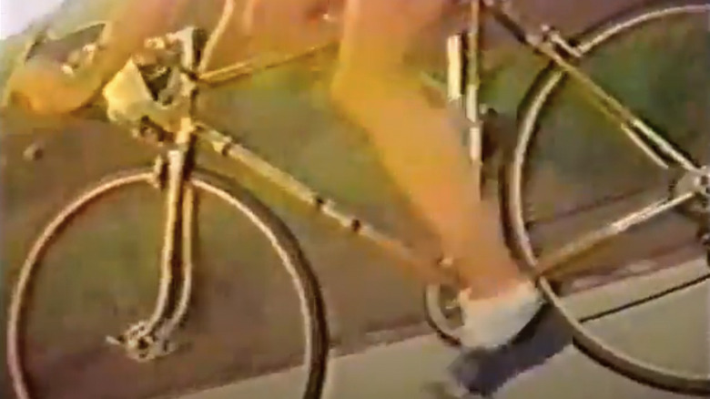 Un prim-plan al unei biciclete în mișcare de la SLIPSTREAM