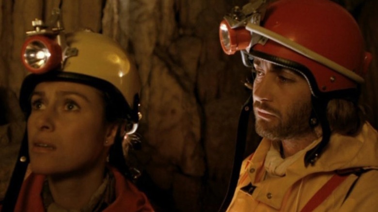 Thelma și echipa ei merg în spelunking și nu se distrează bine în Alien 2: Pe Pământ