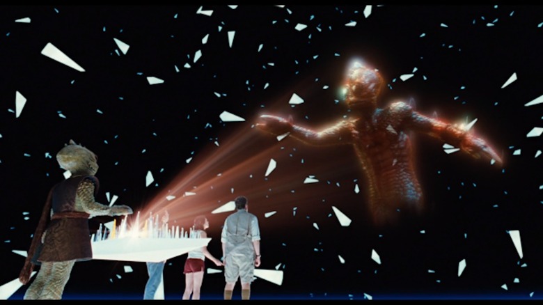 Leonard Nimoy în calitate de Zarn distruge amplificatorul Tachyon ca și Ferrel ca Dr. Rick Marshall și Anna Friel în rolul lui Holly Cantrell în pământul pierdut