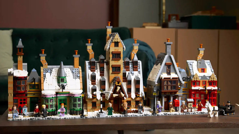LEGO HOGSMEADE set complet afișat