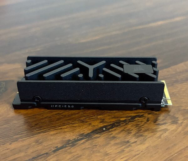 Corsair MP700 Elite Review2 Corsair MP700 Elite Heatsink SSD Review-Fast, Cool și Dram-Less