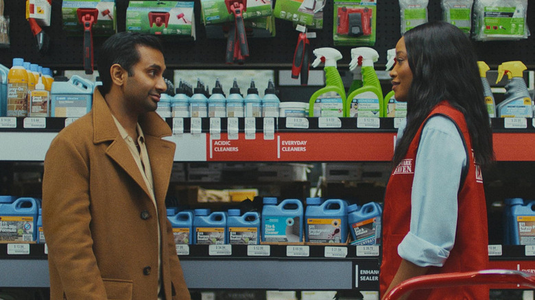 Noroc, Arj vorbind cu Elena la magazinul mare