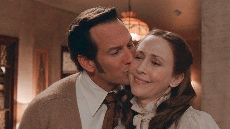 Ed Kisses Lorraine pe obraz în Annabelle vine acasă