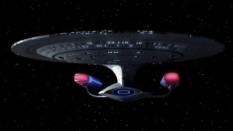 Enterprise-D în Space in Star Trek: The Next Generation