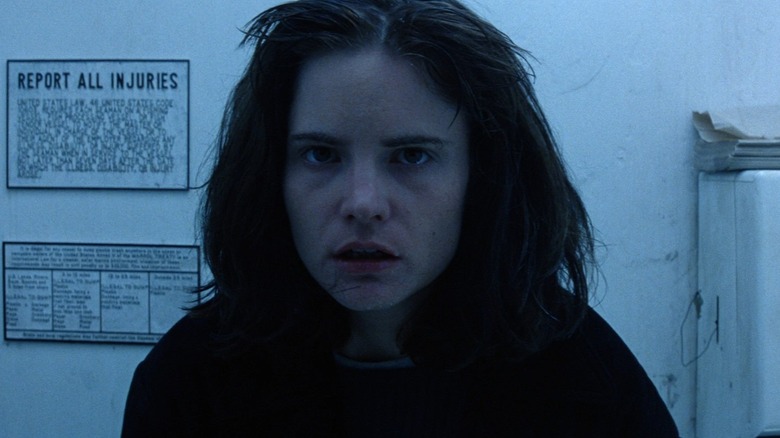 Jennifer Jason Leigh în calitate de Selena St.