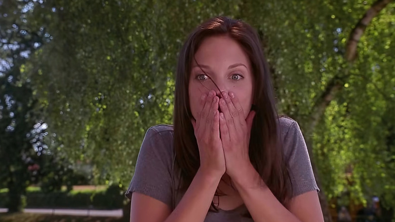 Sidney Campbell cu mâinile peste gură în film înfricoșător