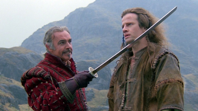 Sean Connery ca Ramirez ținând o sabie la gâtul lui Christopher Lambert ca Macleod în Highlander