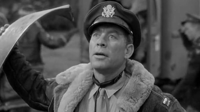 Ward Bond ca Al Yackey privind în sus într -un tip pe nume Joe
