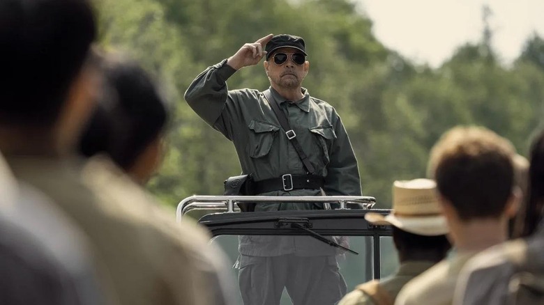 Mark Hamill ca principalul salutându -i pe băieți în plimbarea lungă