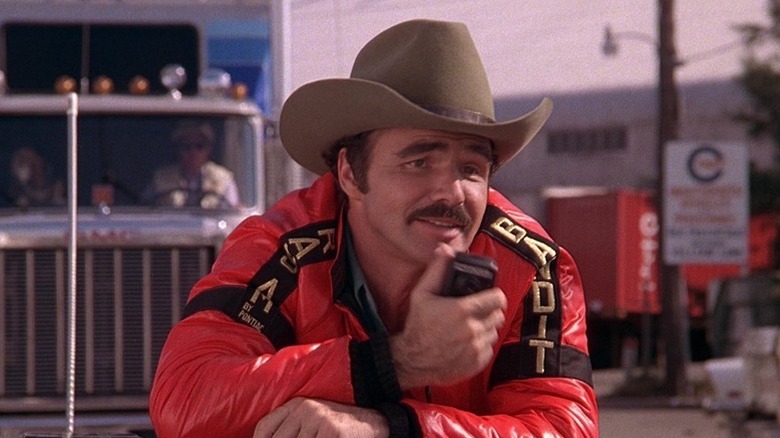 Burt Reynolds la Radio CB ca Bo Darville în Smokey and the Bandit