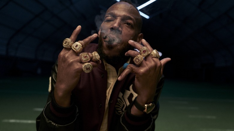 Isaia White clipește opt inele de campionat în timp ce fuma un trabuc în el