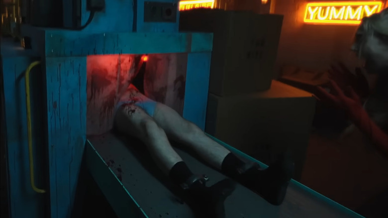 Austin pe banda transportoare în segmentul V/H/S/Halloween Dimensiunea distracției