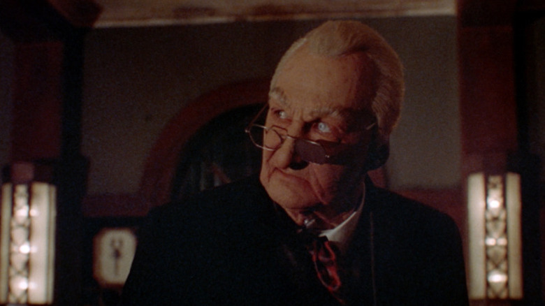 Bill Garlety smulgând în mangler