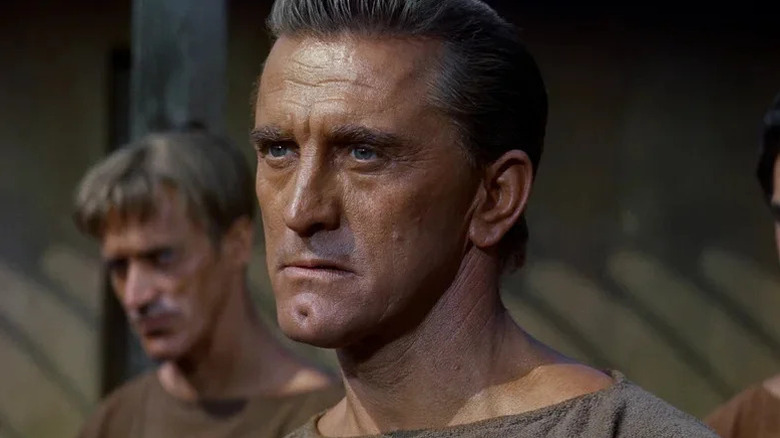 Spartacusul lui Kirk Douglas. este văzut în apropiere în Spartacus