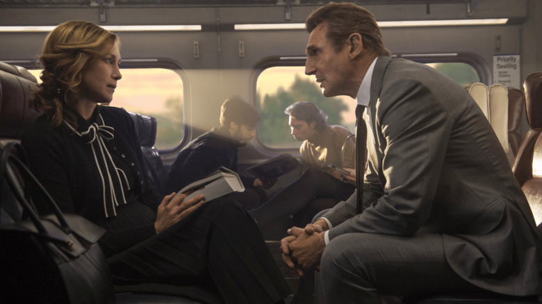 Joanna și Michael sunt străini într -un tren în navetă