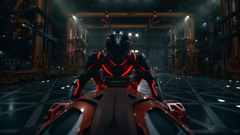 Ares se pregătește să călărească în Tron: Ares