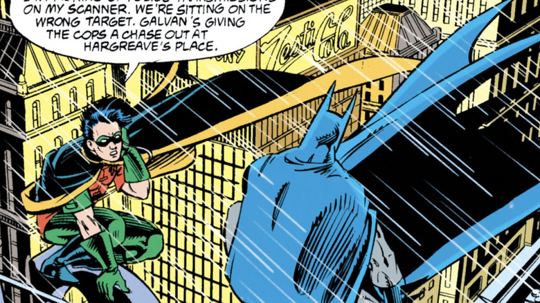 Batman și Robin se așează pe un acoperiș cu un panou de la Zesti Cola vizibil în Detective Comics #645