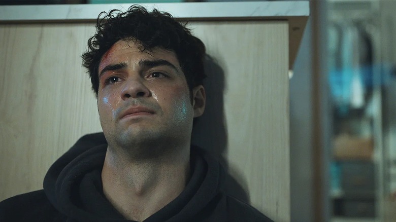 Noah Centineo îl transpiră ca Owen Hendricks în recrutare