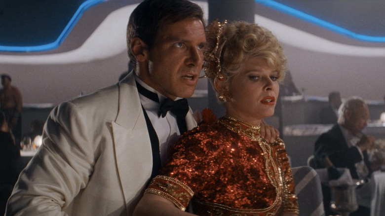 Indiana Jones de la Harison Ford stă alături de Willie Scott de la Kate Capshaw în Indiana Jones și Templul Doom