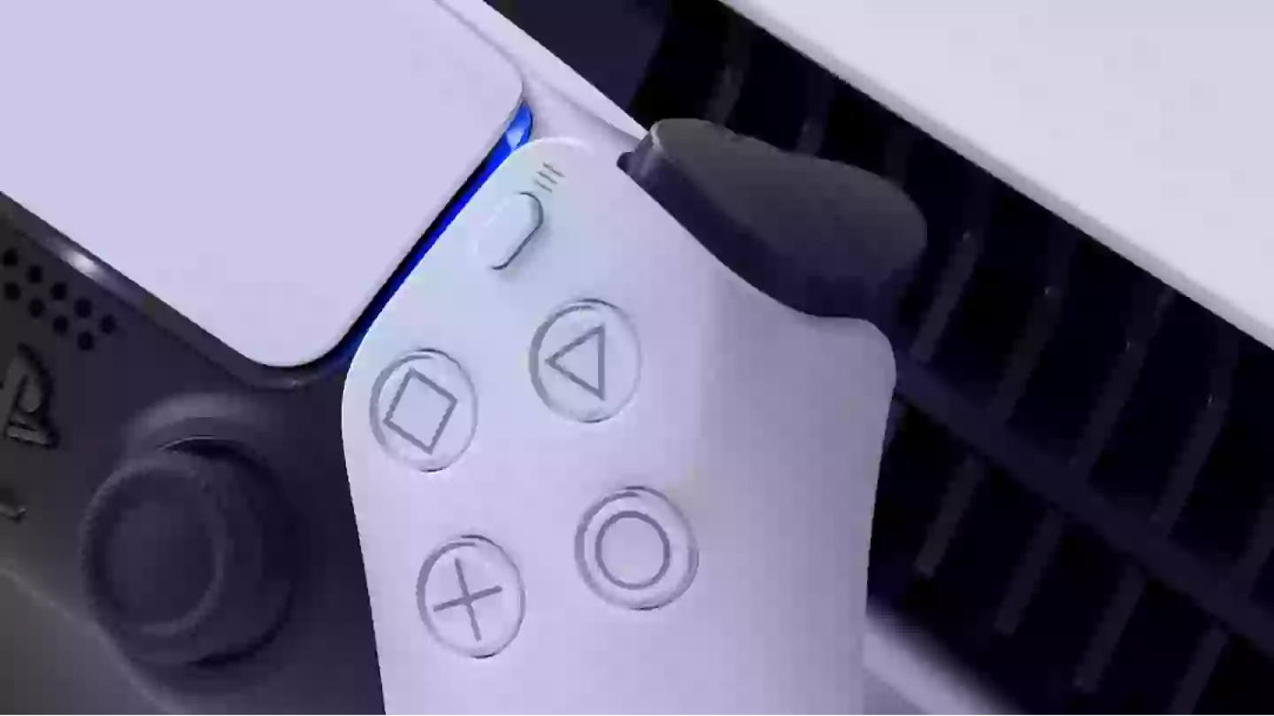 Imaginea arată un prim-plan al PlayStation 5